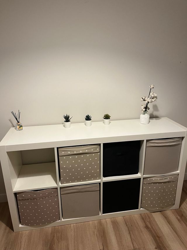 Mueble de almacenaje con compartimentos