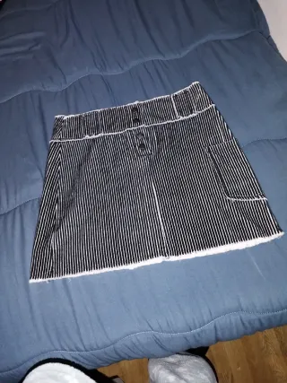 Falda de rayas blanco y negro