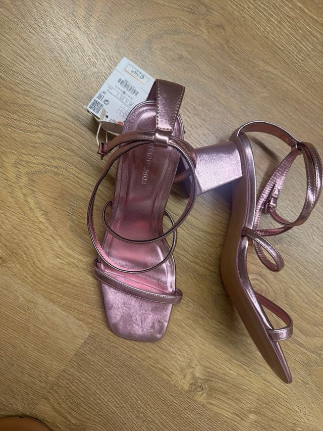 Sandalias Stradivarius rosa dorado