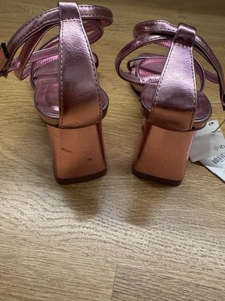 Sandalias Stradivarius rosa dorado