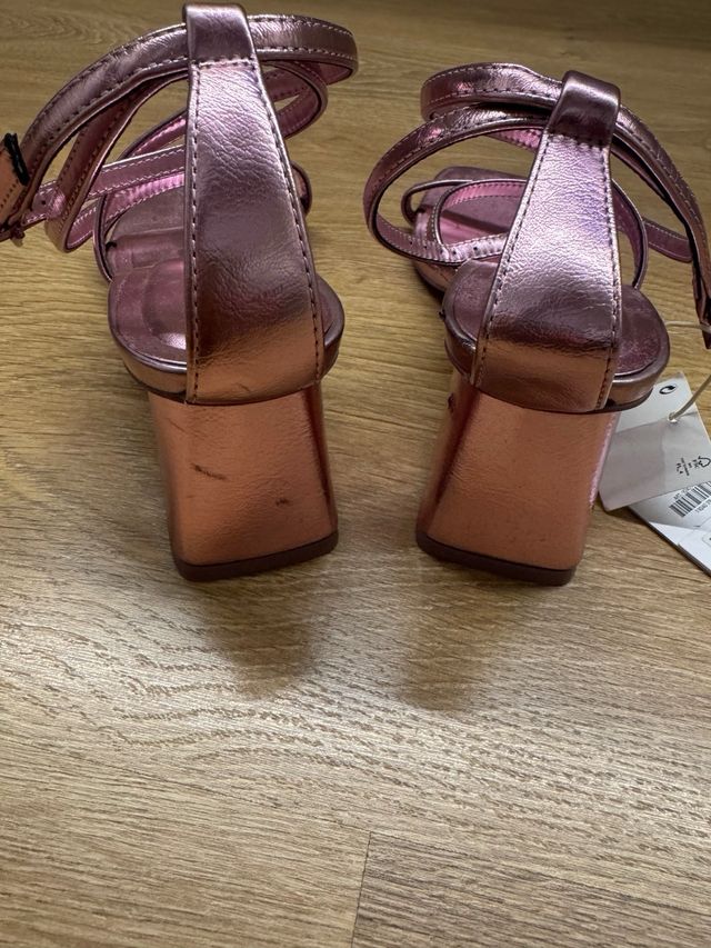 Sandalias Stradivarius rosa dorado