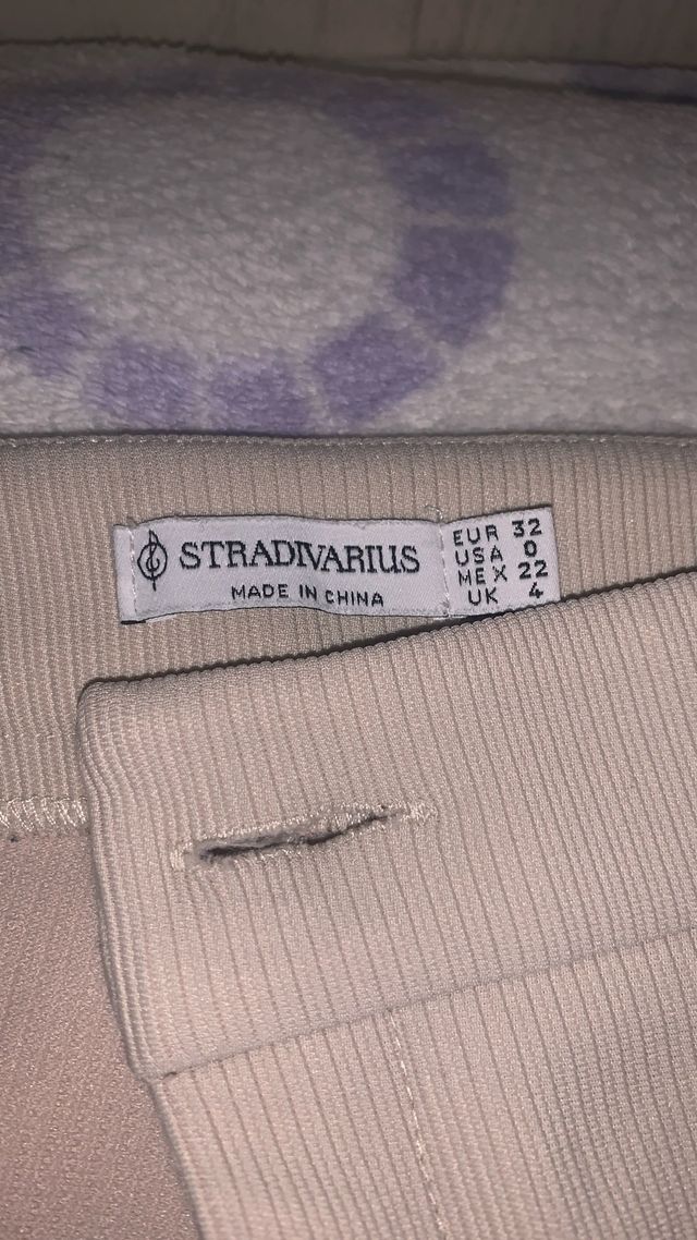Pantalón Stradivarius textura rallado beige T.32