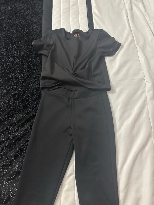 Conjunto Zara: Camiseta y Mallas Negras . T11 años