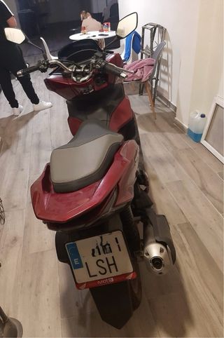 Honda PCX 125 año 2021 - 6400 km