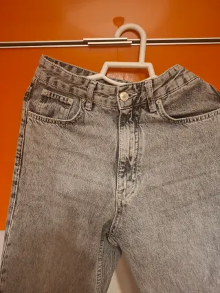 Pantalón vaquero Pull and Bear chico T.36