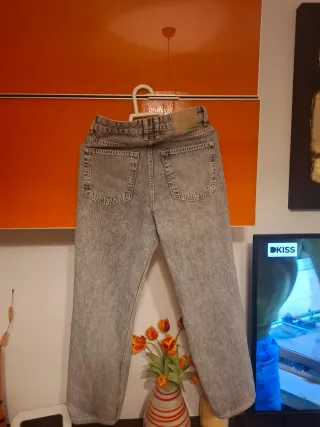 Pantalón vaquero Pull and Bear chico T.36