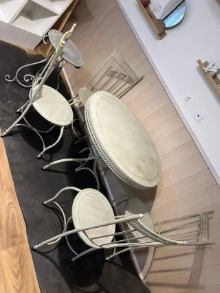 Mesa de forja con sus  4 Sillas y mesita de Jardín