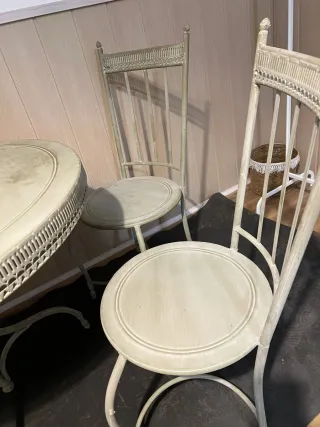 Mesa de forja con sus  4 Sillas y mesita de Jardín