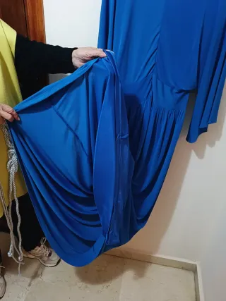 Vestido largo azul con cinturón de cuerda