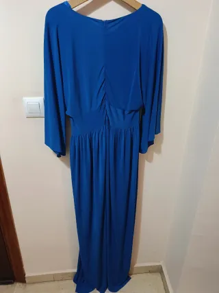 Vestido largo azul con cinturón de cuerda
