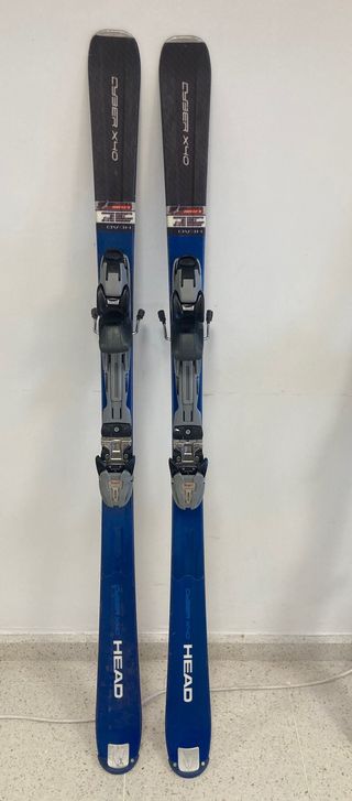 Esquís Head Cyber X4 con fijaciones Marker.