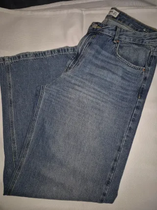 Pantalón ancho vaquero azul prácticamente nuevo