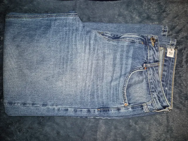 Pantalón ancho vaquero azul prácticamente nuevo