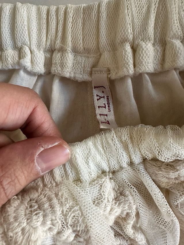 Falda de tul bordada talla única