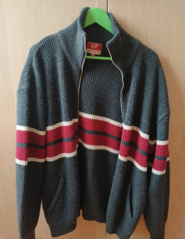 Chaqueta lana cremallera hombre gris y rojo