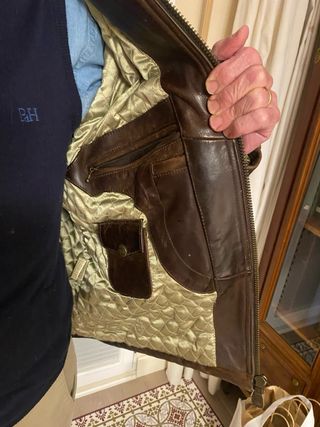 Abrigo de piel marrón para hombre