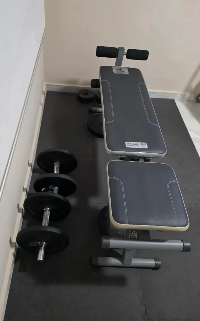 Banco de pesas ajustable y discos