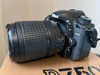 Nikon D7500 + Objetivo 18-140mm