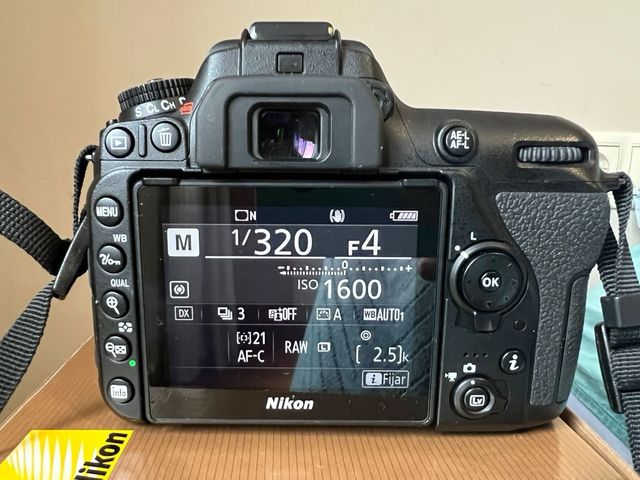 Nikon D7500 + Objetivo 18-140mm