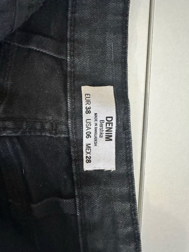 Tejanos cortos Bershka negros Talla M