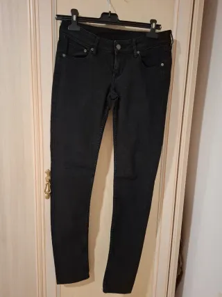 Pantalón vaquero negro