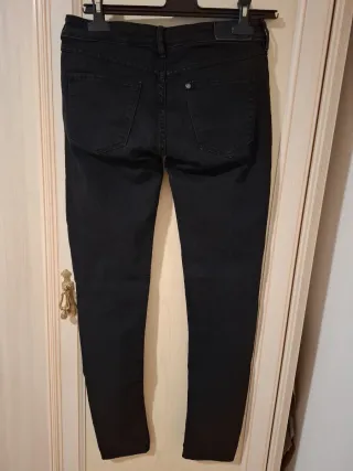 Pantalón vaquero negro