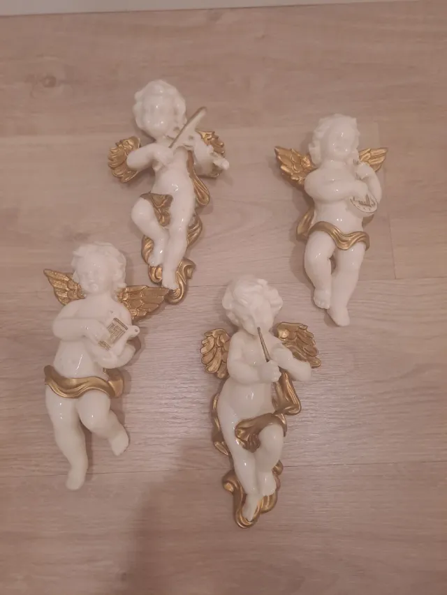 Angeli in alabastro con strumenti musicali