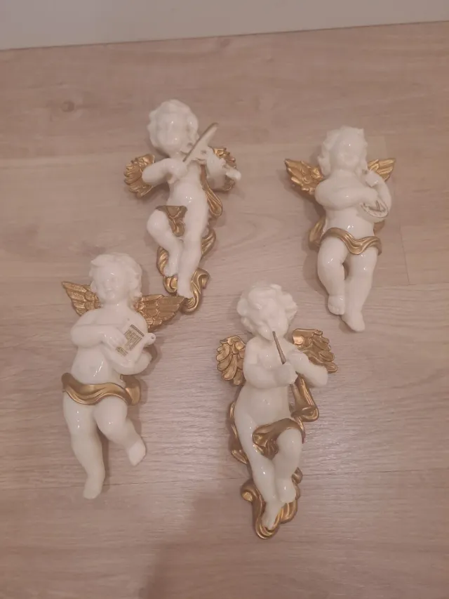 Angeli in alabastro con strumenti musicali