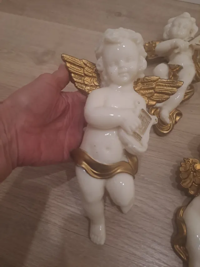 Angeli in alabastro con strumenti musicali