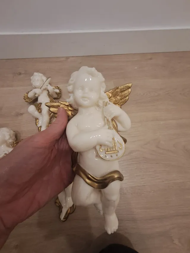 Angeli in alabastro con strumenti musicali