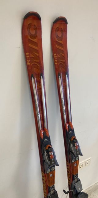 Esquís Atomic R-11 1.60 con fijaciones