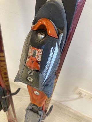 Esquís Atomic R-11 1.60 con fijaciones