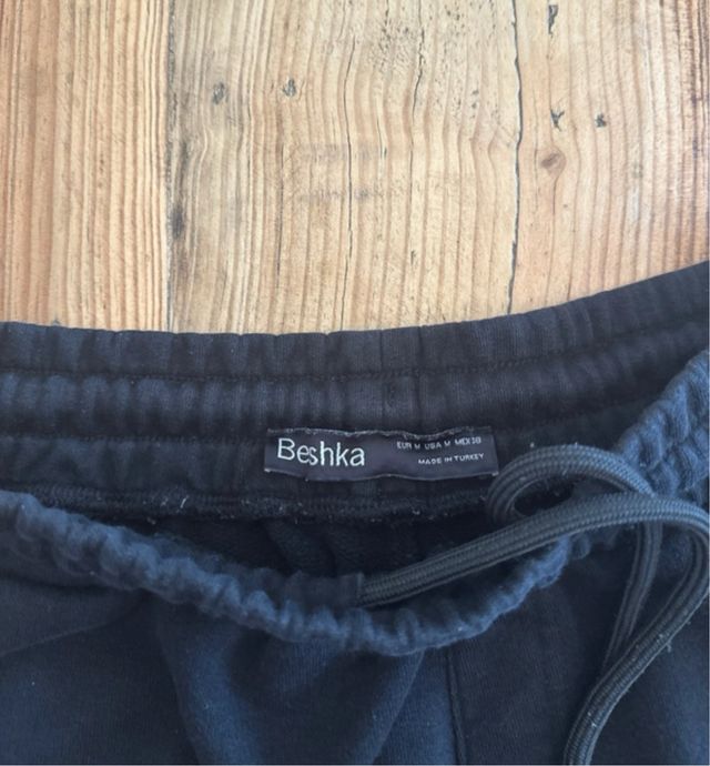 Pantalón corto BSK con corazón encadenado