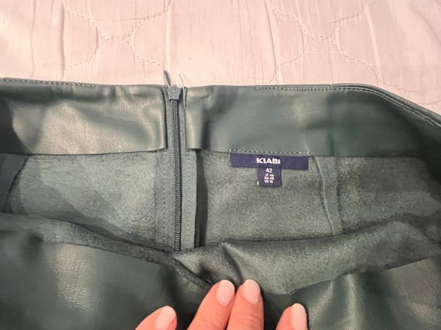 Falda de polipiel en color verde