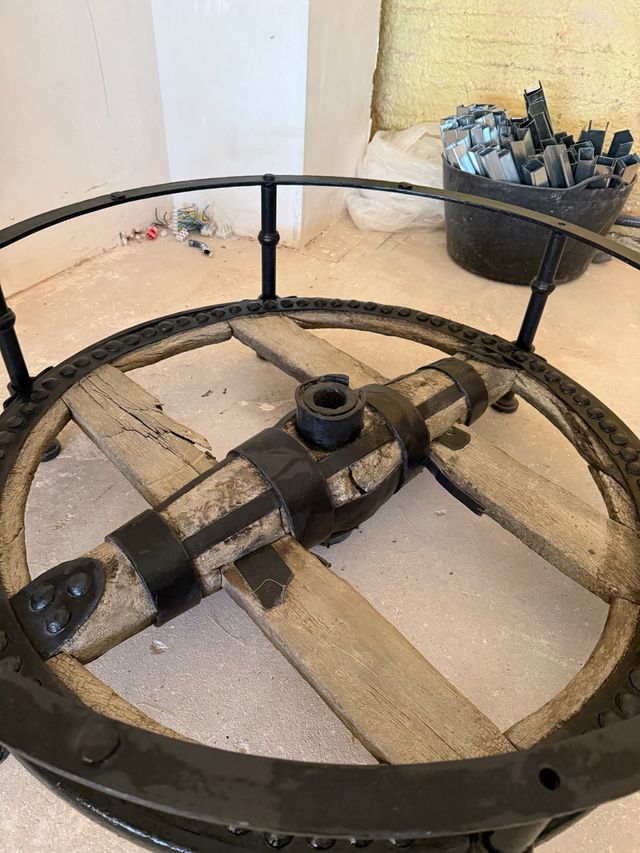 Mesa antigua de madera y metal de años 1870-1880