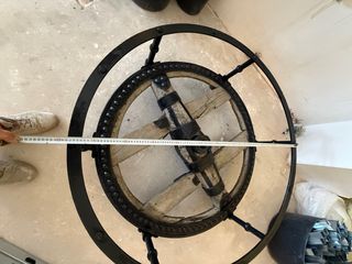 Mesa antigua de madera y metal de años 1870-1880