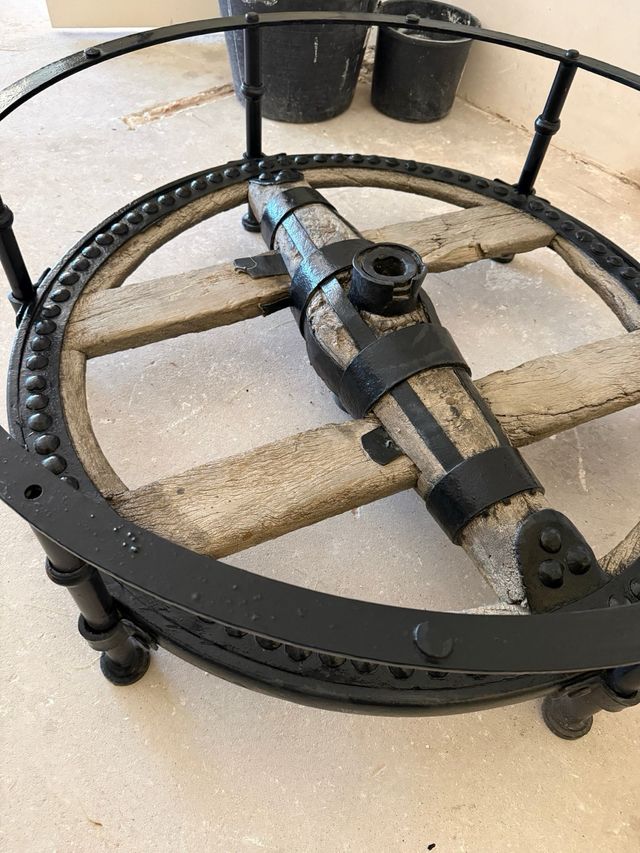 Mesa antigua de madera y metal de años 1870-1880