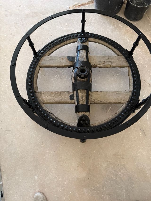 Mesa antigua de madera y metal de años 1870-1880