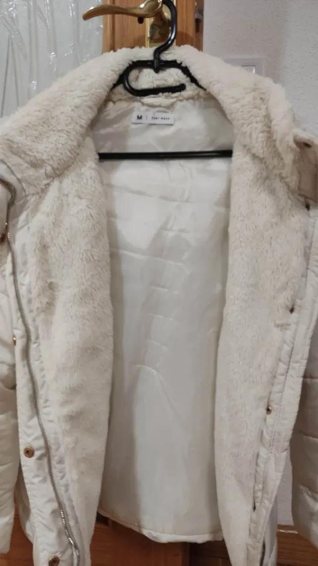 Abrigo acolchado mujer con capucha