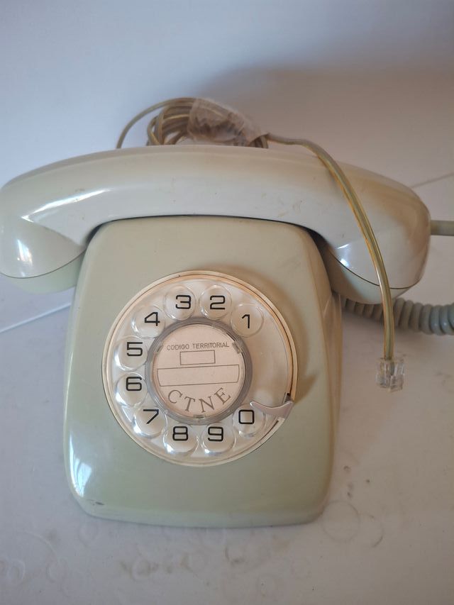 Teléfono clásico de disco CTNE, fabricado por CITE