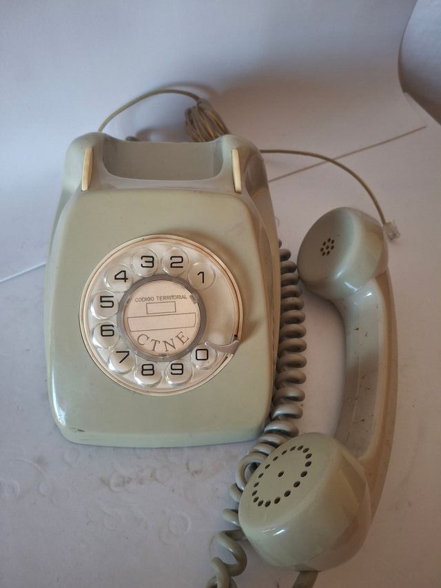 Teléfono clásico de disco CTNE, fabricado por CITE