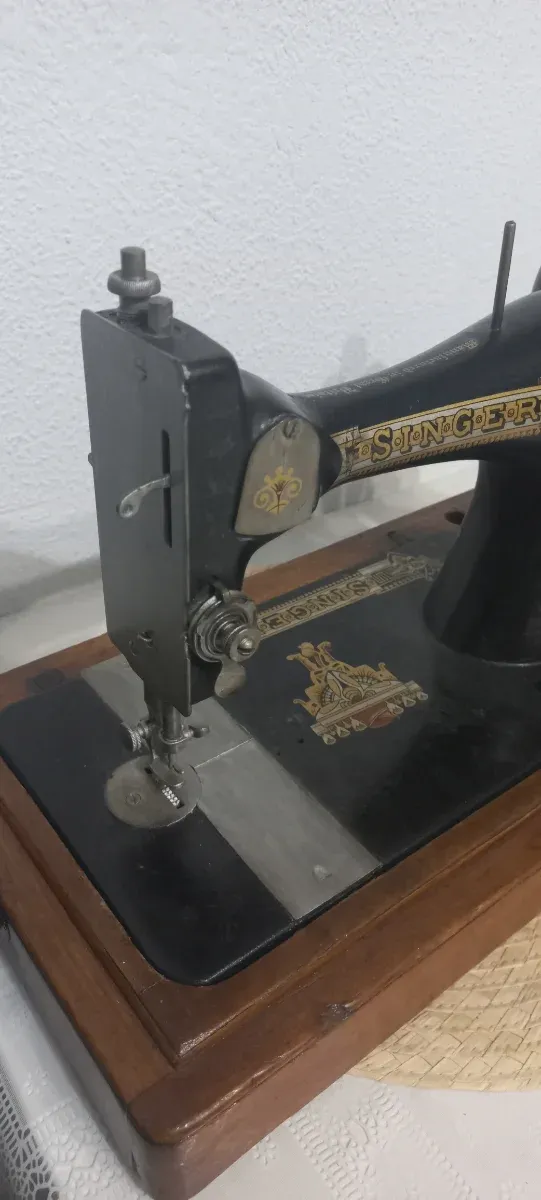 Máquina de coser Singer antigua