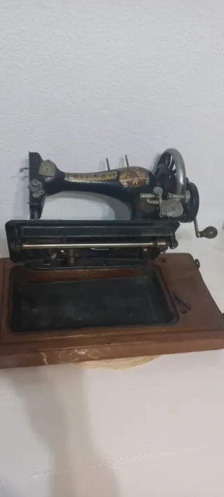 Máquina de coser Singer antigua
