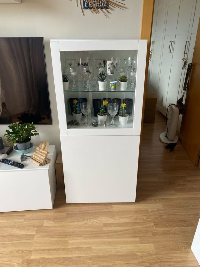 Vitrina expositora blanca y cristal Premià de Mar