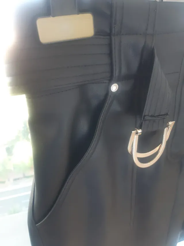 Falda Morgan cuero sintético negra