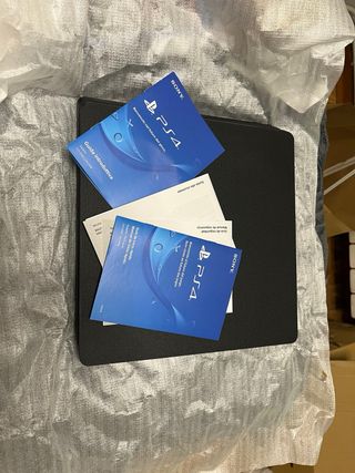 PS4 Slim 500GB + God of War + GT Sport  negociable