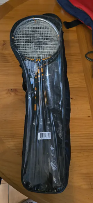 Set de bádminton con 4 raquetas.