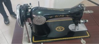 Máquina de coser Alfa antigua