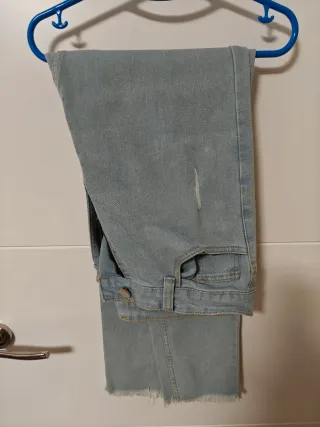 Pantalón vaquero azul claro