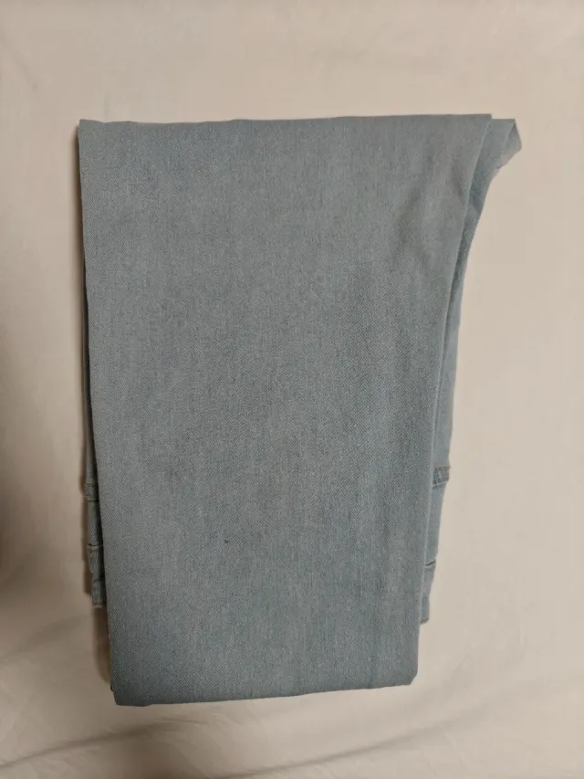 Pantalón vaquero azul claro